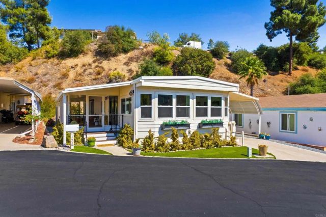 8975 Lawrence Welk Dr. 195, Escondido, CA 92026