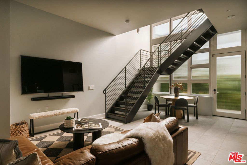 1524 11th Street E, Santa Monica, CA 90401 — photo 3