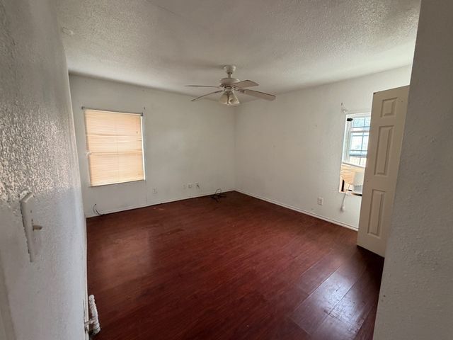 1720 E Arlington Avenue, Fort Worth, TX 76104