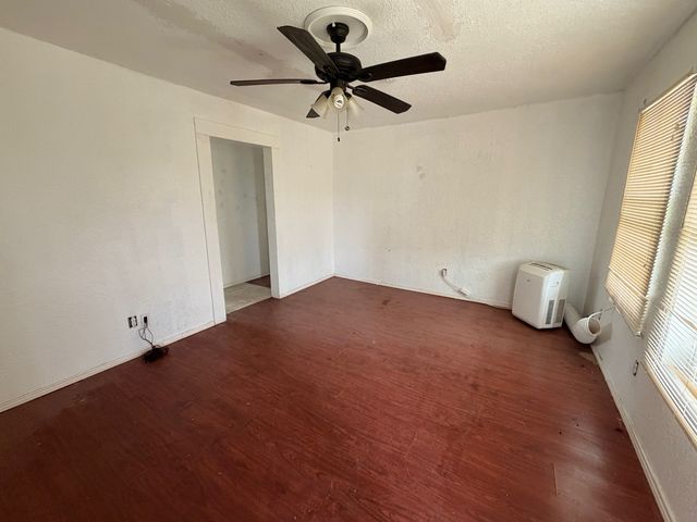 1720 E Arlington Avenue, Fort Worth, TX 76104