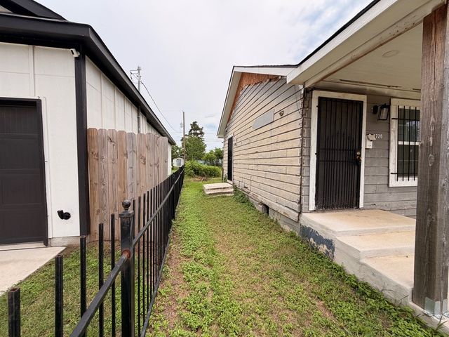 1720 E Arlington Avenue, Fort Worth, TX 76104