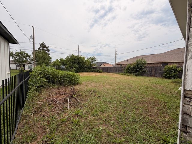 1720 E Arlington Avenue, Fort Worth, TX 76104