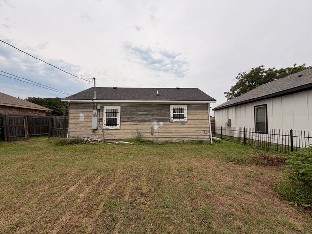 1720 E Arlington Avenue, Fort Worth, TX 76104