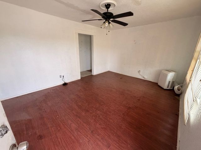 1720 E Arlington Avenue, Fort Worth, TX 76104