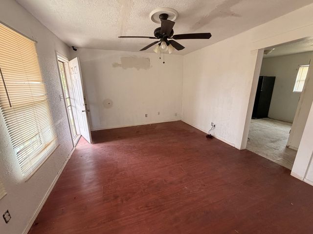 1720 E Arlington Avenue, Fort Worth, TX 76104