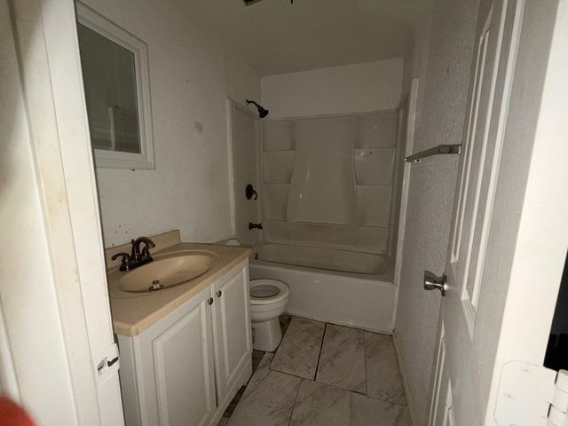 1720 E Arlington Avenue, Fort Worth, TX 76104
