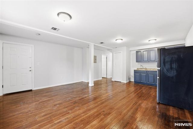 9 Godwin Avenue, Paterson, NJ 07501