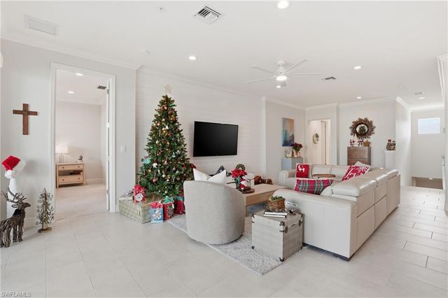 2647 Seychelles CIR # 2206, Naples, FL 34112