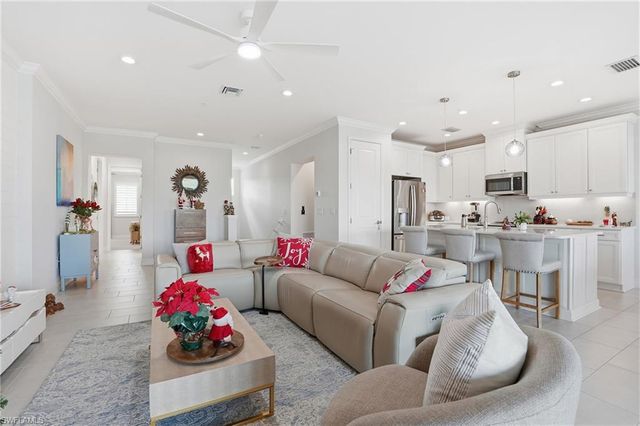 2647 Seychelles CIR # 2206, Naples, FL 34112