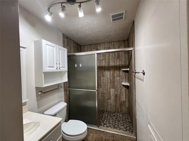 600 Lake Drive, Lake Dallas, TX 75065