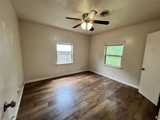 600 Lake Drive, Lake Dallas, TX 75065