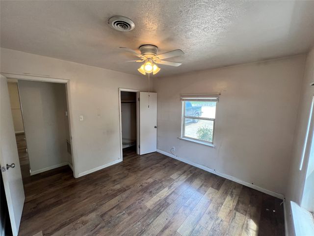 600 Lake Drive, Lake Dallas, TX 75065