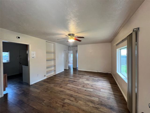 600 Lake Drive, Lake Dallas, TX 75065