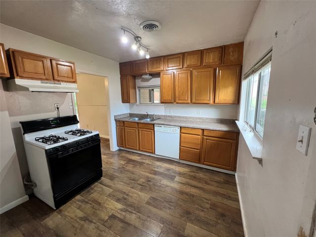 600 Lake Drive, Lake Dallas, TX 75065