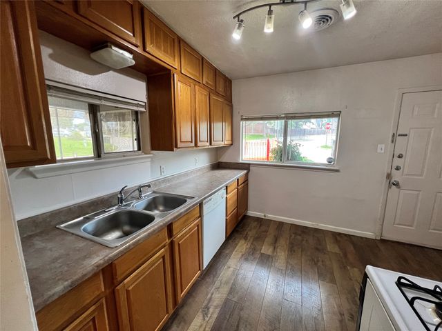 600 Lake Drive, Lake Dallas, TX 75065