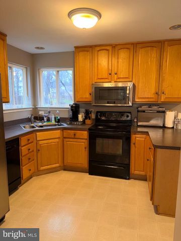 2218 MARSH RD, Wilmington, DE 19810