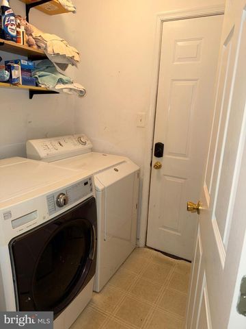 2218 MARSH RD, Wilmington, DE 19810