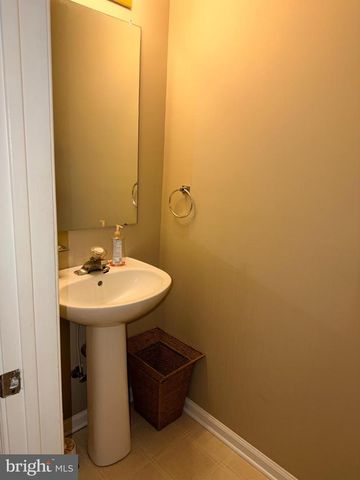 2218 MARSH RD, Wilmington, DE 19810