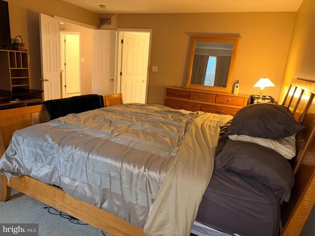 2218 MARSH RD, Wilmington, DE 19810