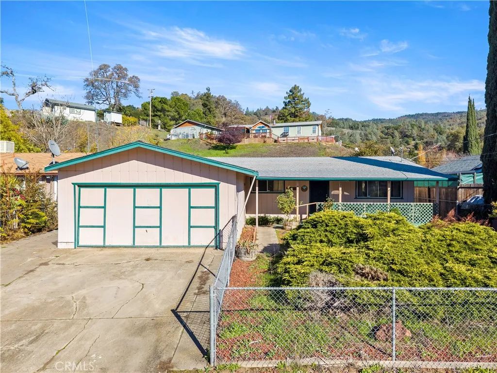 3944 Country Club Drive, Lucerne, CA 95458
