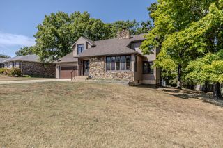 227 Crestwood Drive, Marshfield, MO 65706