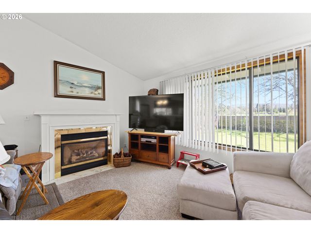 1375 Nw KEASEY St, Roseburg, OR 97471