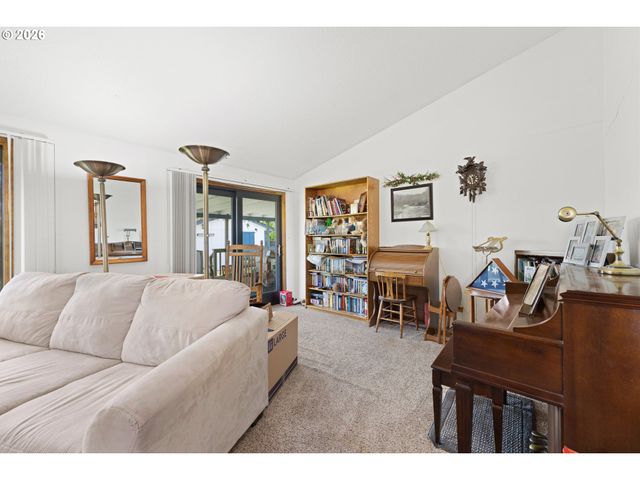 1375 Nw KEASEY St, Roseburg, OR 97471