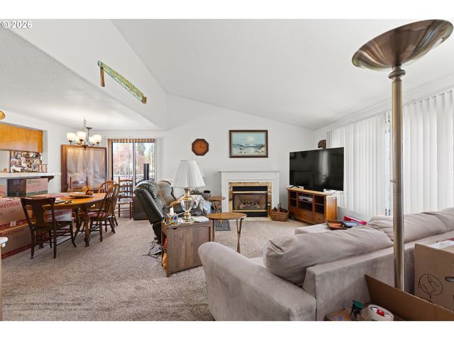 1375 Nw KEASEY St, Roseburg, OR 97471