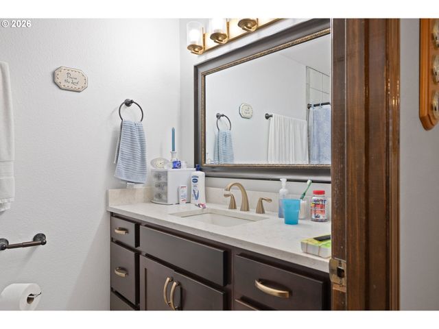 1375 Nw KEASEY St, Roseburg, OR 97471