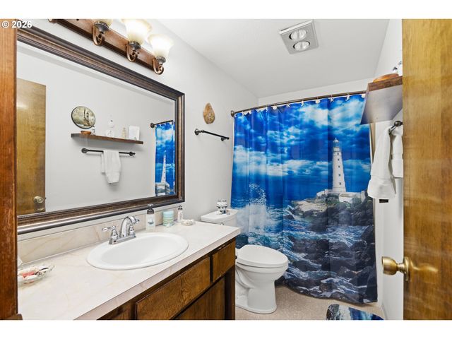 1375 Nw KEASEY St, Roseburg, OR 97471