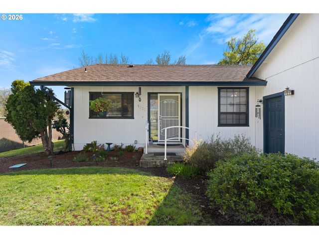 1375 Nw KEASEY St, Roseburg, OR 97471