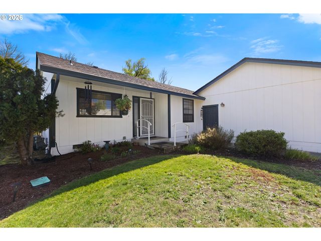 1375 Nw KEASEY St, Roseburg, OR 97471