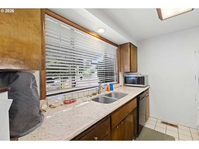 1375 Nw KEASEY St, Roseburg, OR 97471