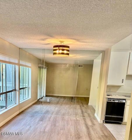 286 Oakleaf Drive 23, Thousand Oaks, CA 91360