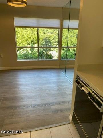 286 Oakleaf Drive 23, Thousand Oaks, CA 91360