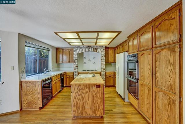 5 Chadbourne Dr, Danville, CA 94506