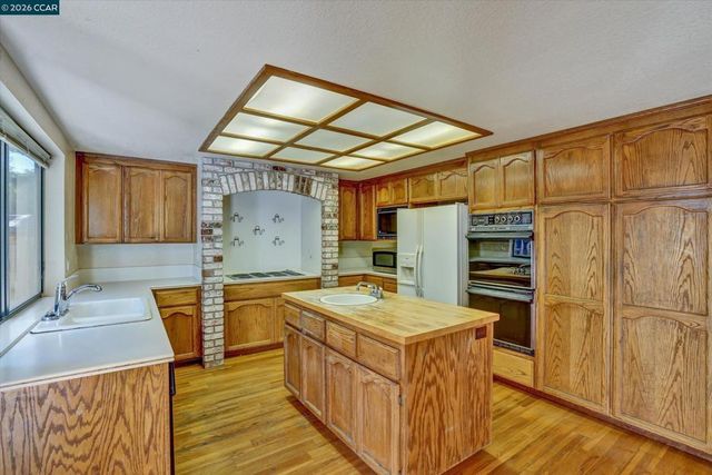 5 Chadbourne Dr, Danville, CA 94506