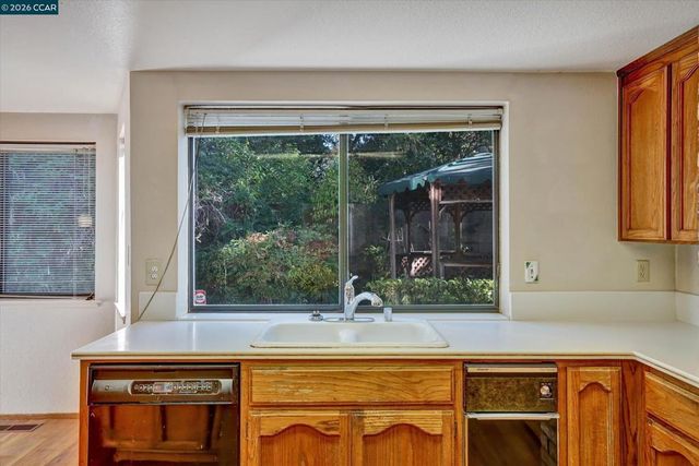 5 Chadbourne Dr, Danville, CA 94506