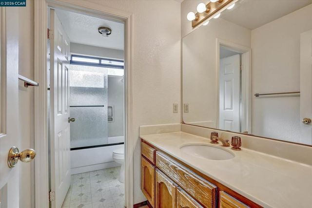 5 Chadbourne Dr, Danville, CA 94506