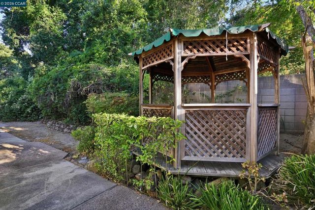 5 Chadbourne Dr, Danville, CA 94506