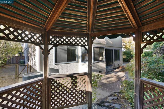 5 Chadbourne Dr, Danville, CA 94506