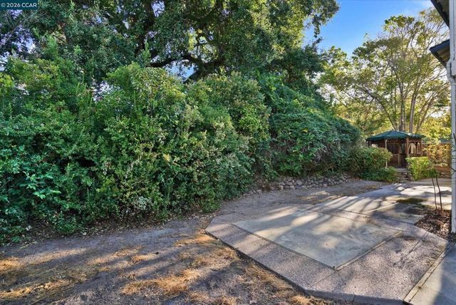 5 Chadbourne Dr, Danville, CA 94506