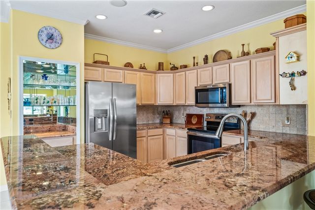 747 Hampton Woods Lane SW, Vero Beach, FL 32962