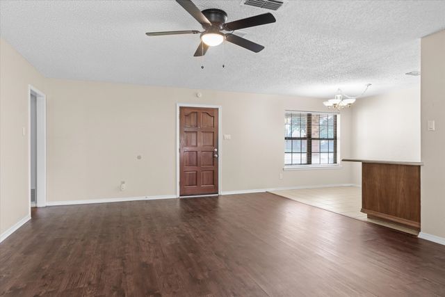 322 Juanita Avenue, Wills Point, TX 75169