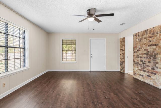 322 Juanita Avenue, Wills Point, TX 75169