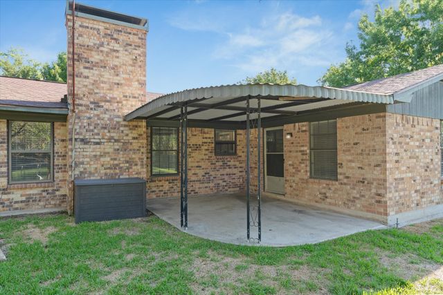 322 Juanita Avenue, Wills Point, TX 75169