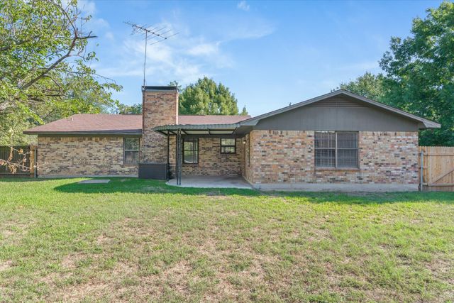 322 Juanita Avenue, Wills Point, TX 75169