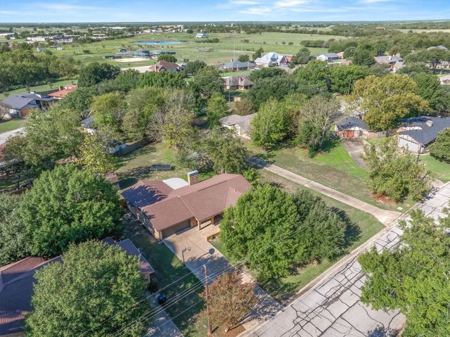 322 Juanita Avenue, Wills Point, TX 75169