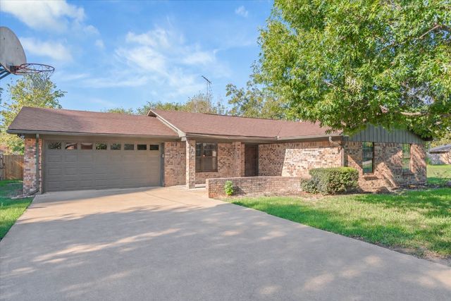 322 Juanita Avenue, Wills Point, TX 75169