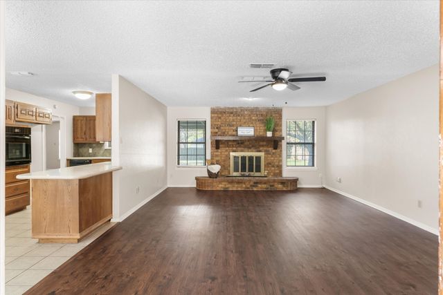 322 Juanita Avenue, Wills Point, TX 75169